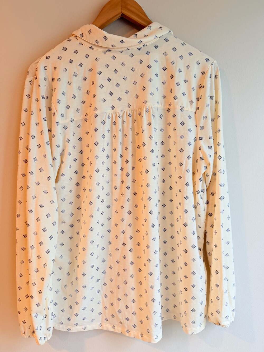 L.L.Bean Camden Hills Button Front Shirt Cream Indigo Print Size Large Regular - Picture 4 of 7